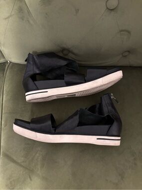 Eileen Fisher black leather rubber sneaker sole platform sandals Sz 8